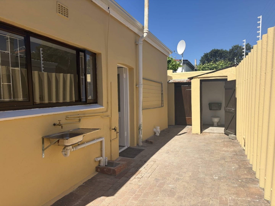 To Let 4 Bedroom Property for Rent in Rondebosch Village Western Cape